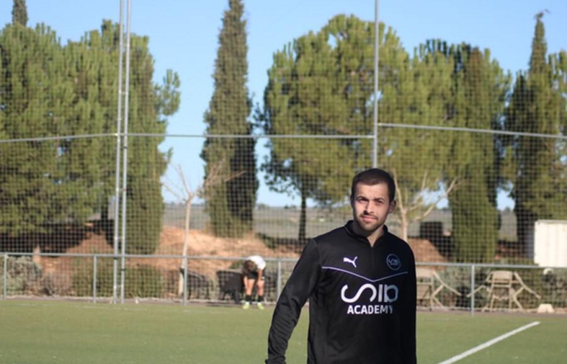 Carlos Romagosa demostró su agilidad bajo palos Playing against a First Division team