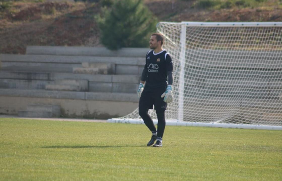 Jugar contra equipo de Primera División American goalkeeper in the Spanish Third Division
