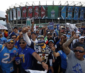 Unidos en la Pasión: The Growth of the Hispanic Fan Base in the U.S. Unidos en la Pasión: The Growth of the Hispanic Fan Base in the U.S.