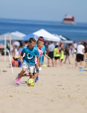 La llamada de la arena: el fútbol playa en Oceanside arrasa con fuerza